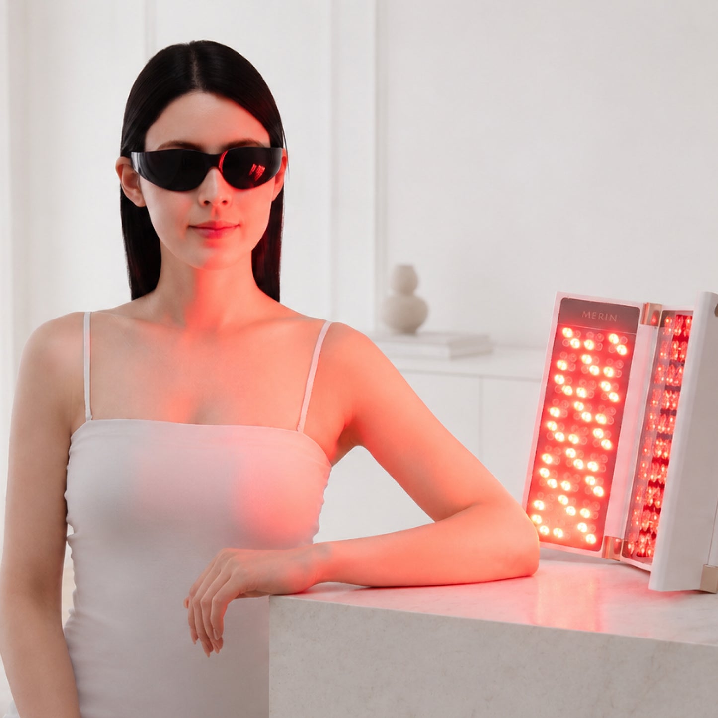AURA ライトケアLED美顔器 収納ケース付き